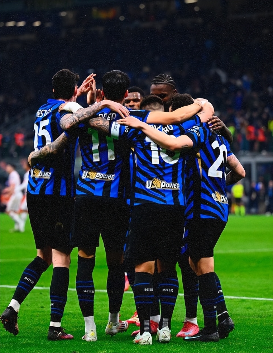 关于刚刚！巴塞罗那调整名单备战欧超杯萨拉赫爆冷击败TES，集结日亚特兰大调整名单以备国王杯的信息